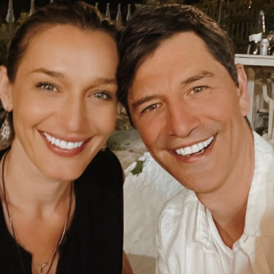 Στο Έναστρον ο Σάκης Ρουβάς έκανε live την πιο τρυφερή αφιέρωση στην Κάτια & την κόρη τους Αναστασία