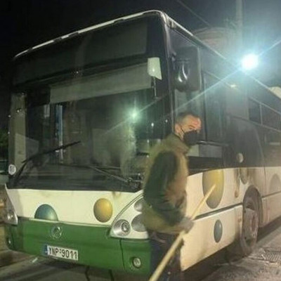 Βίντεο: Επίθεση ανηλίκων με μολότοφ σε λεωφορείο