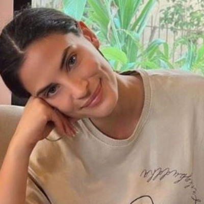 Χριστίνα Μπόμπα: Οι φώτο και τα παιχνίδια με το στέμμα