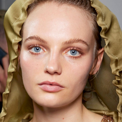 Αυτοί είναι οι λόγοι που η καφέ mascara έχει αντικαταστήσει την κλασική μαύρη