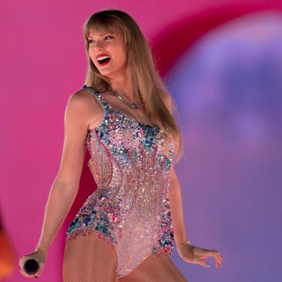 H Taylor Swift είναι πιο γυμνασμένη από ποτέ και οι ασκήσεις της θα σε βάλουν ξανά σε φόρμα