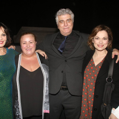 Ο Βλαδίμηρος Κυριακίδης ποζάρει με τις «Μουρμούρες» του & όλοι πρόσεξαν την αλλαγή της Λαμπρόγιαννη