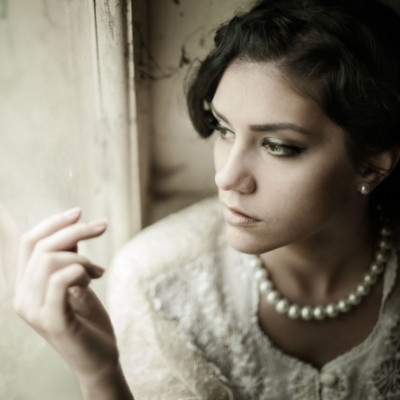 Οι γυναίκες  που δείχνουν όμορφες, ακόμα και στενοχωρημένες