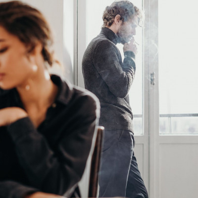 Μια θεωρία του TikTok που προκαλεί χωρισμούς μάς κάνει να λέμε «κάπου ώπα»