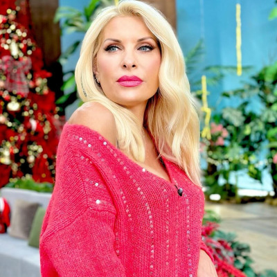 Η Ελένη Μενεγάκη ξεκίνησε τα γιορτινά looks και έχει δύο τρόπους να φορέσεις τώρα τις παγιέτες