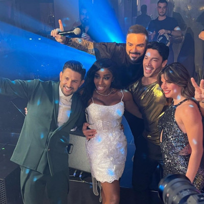 Γάμος Ελέτσι: Tο ζεϊμπέκικο του γαμπρού & το γλέντι με Τριαντάφυλλο