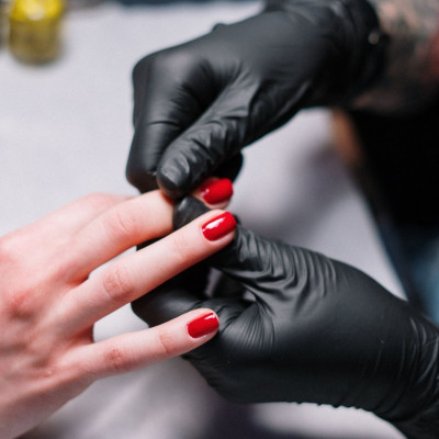 Gel ή Shellac; Μάθε τη διαφορά τους για να μην τα μπερδέψεις πριν πας για το γιορτινό σου μανικιούρ