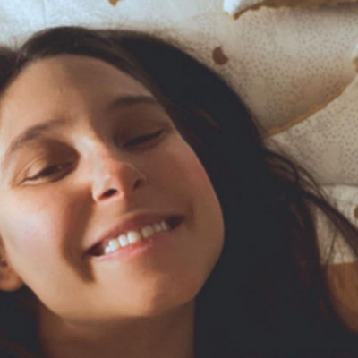 Φωτεινή Αθερίδου: Κάνει κούνια τον γιο της μέσα στο σπίτι