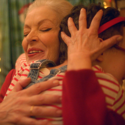 Αυτά τα Χριστούγεννα, ας δώσουμε μια μεγάλη αγκαλιά αγάπης σε όσους τη χρειάζονται!