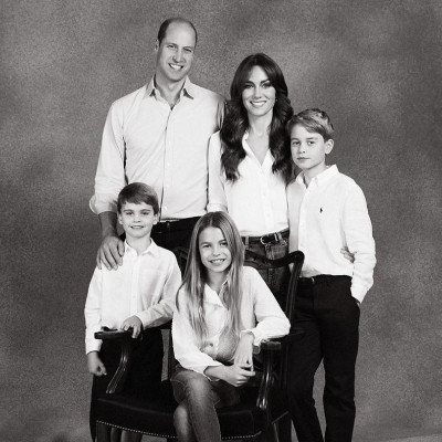 Ο φωτογράφος της κάρτας των Kate και William απάντησε στα σχόλια με ένα διαφορετικό πορτρέτο