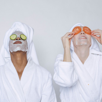 5 υφασμάτινες μάσκες προσώπου για να επαναφέρεις τη χαμένη λάμψη από τα party των γιορτών