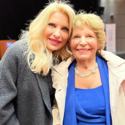 Στην έξοδο της Ελένης Μενεγάκη με τη θεία Μαρία και τη μαμά της Ζέτα, τα σχόλια είπαν την αλήθεια