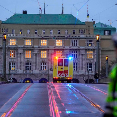 Πράγα: Νέο βίντεο με φοιτητές να πηδούν από τα παράθυρα