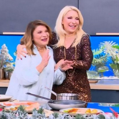 Το λαμέ φόρεμα της Μενεγάκη και η γκάφα της Μπαρμπαρίγου