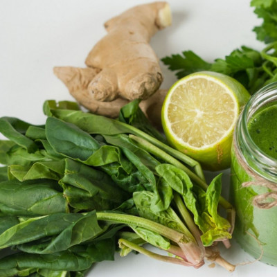 Χωνευτικό smoothie με τζίντζερ και αγγούρι