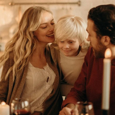 Τα Χριστούγεννα σημαίνουν οικογένεια & ανθρώπινη (επι) κοινωνία μέσα σε ένα τεχνοκρατικό περιβάλλον