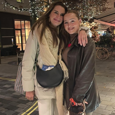 H Brooke Shields αναπόλησε τις διακοπές με την κόρη της & οι followers εκθείασαν την ομοιότητά τους