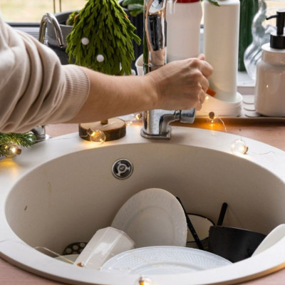 Το tip για να καθαρίσετε τα πιάτα εύκολα και γρήγορα