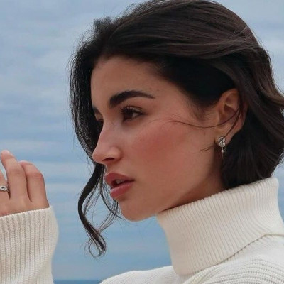 Θέλεις να κόψεις τα μαλλιά σου καρέ; Το overcut είναι το κλειδί για τη νέα χρονιά