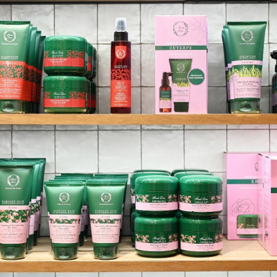 Νέα χρονιά, νέες τάσεις: Ποια είναι τα beauty και fashion trends που αξίζουν τελικά την προσοχή σου