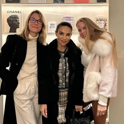 Η Βίκυ Καγιά επενδύει στη φιλία και έχει φτιάξει το ωραιότερο photo άλμπουμ με τις κολλητές της