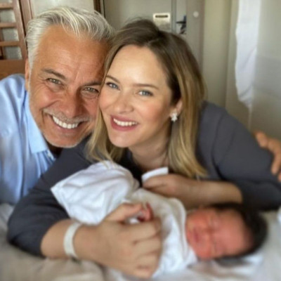 Χριστόπουλος – Μπραντ: Διακοπές στο αυτοκινούμενο «σπίτι» τους