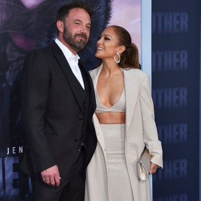 Ενώ οι φήμες θέλουν τον Affleck να συγκατοικεί με την Kennedy, η Jlo μιλά για το μαρτύριο που πέρασε