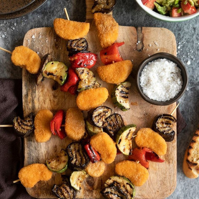 Άκης Πετρετζίκης: Καλαμάκια με vegan nuggets