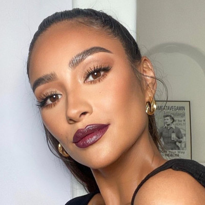 Blackberry lips: 5 κραγιόν για ακαταμάχητα χείλη ακόμα και χωρίς ίχνος μακιγιάζ