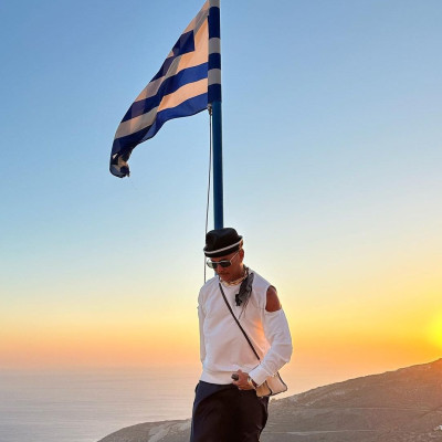 Ο Λάκης Γαβαλάς αναρωτιέται «για ποιο λόγο αποκτούμε τελικά τα παιδιά»