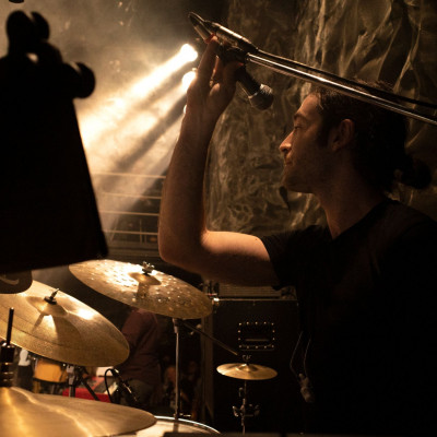 Scent Remains: Το νέο album μας του Θανάση Τσακιράκη μάς ταξιδεύει