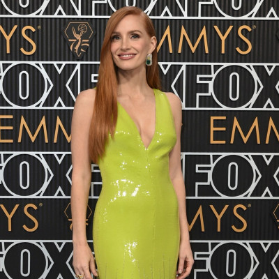 Emmy Awards 2023/2024: Οι vintage δημιουργίες και το κόκκινο κέρδισαν το χθεσινό red carpet