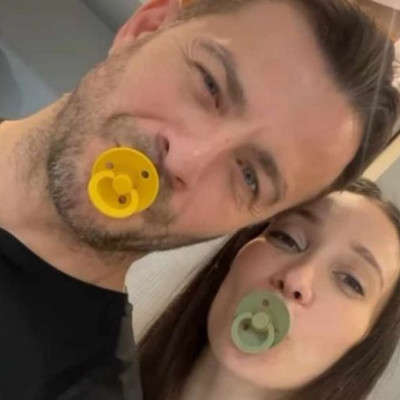 H Δήμητρα Βαμβακούση γέννησε και ο Ντάνος θα είναι ο πιο γλυκός χαζομπαμπάς για την κόρη του