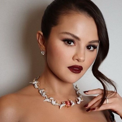 Ο nail expert της Margot Robbie, της Selena Gomez και της JLO μας δείχνει τις 3 τάσεις στο manicure