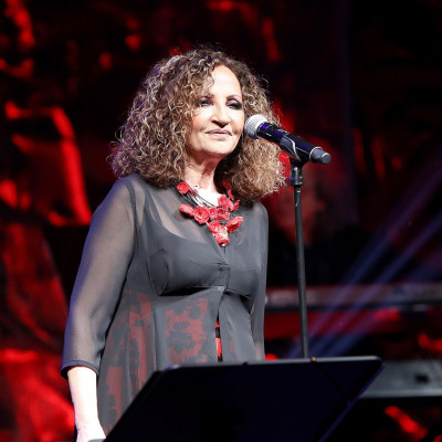 Η Γλυκερία αποχαιρετά τη μητέρα της που έφυγε από τη ζωή με ένα δικό της τραγούδι όλο νόημα