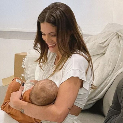 Μαίρη Συνατσάκη: Να τι κάνει όταν κοιμάται το βράδυ η μικρή