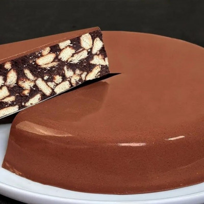 Φτιάξτε νόστιμο κέικ με μπισκότα, γάλα, κακάο και βούτυρο