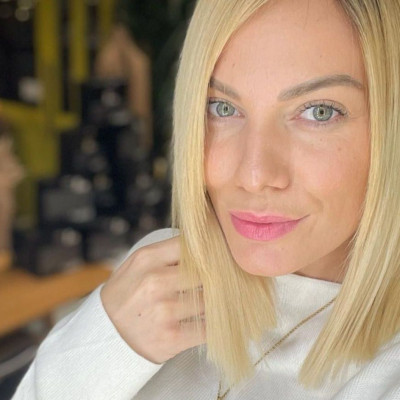 Ιωάννα Μαλέσκου: Κάνει μανικιούρ-πεντικιούρ με την κόρη της αγκαλιά