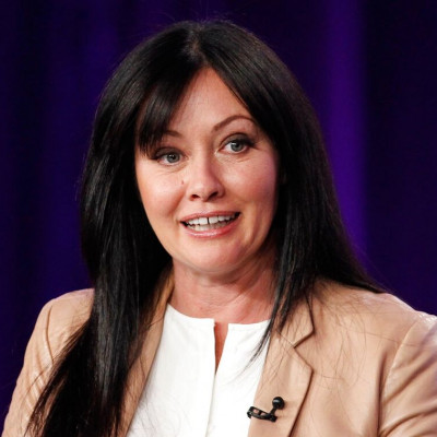 Η Shannen Doherty δηλώνει πως ζει ένα θαύμα, μετά τη νέα θεραπεία που ξεκίνησε για τον καρκίνο