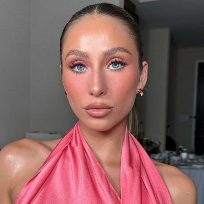 Peach fuzz: 4 ροδακινί προϊόντα που θα απογειώσουν το μακιγιάζ σου