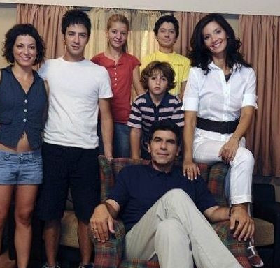 Πόσο εύκολα θα αναγνώριζες 18 χρόνια μετά τους πρωταγωνιστές της σειράς «Ευτυχισμένοι Μαζί»