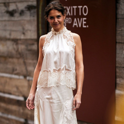 Η Katie Holmes μας θύμισε ένα αγαπημένο trend μέσα από το street style της Νέας Υόρκης