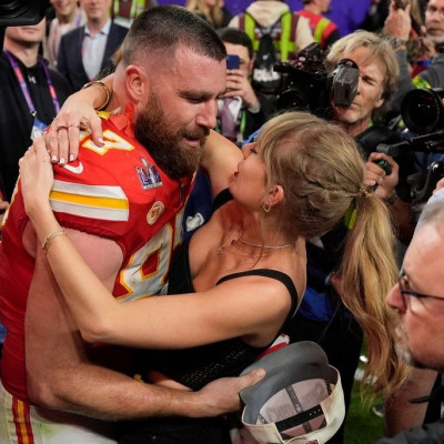 Ο Travis Kelce ξέρει γιατί θαυμαστές της Taylor Swift έχουν εμμονή με τη σχέση τους