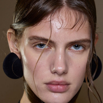 Παγωμένο αγγούρι: Το challenge του TikTok που υπόσχεται λαμπερό δέρμα