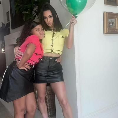 Το τραγούδι του Kayne West με την κόρη του, North, έσπασε ρεκόρ και η Kim Kardashian δηλώνει fan