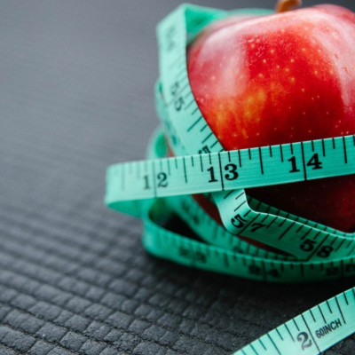 Ο γρηγορότερος τρόπος για να χάσεις το λίπος της κοιλιάς με μια απλή αλλαγή στη διατροφή