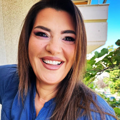 Η Κατερίνα Ζαρίφη πόζαρε με την «αδερφή» της κι όλοι τα είδαν διπλά