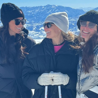 Άφαντη η Kate Middleton αλλά η Meghan Markle «το ζει» σε ένα ακόμα ταξίδι με φίλες