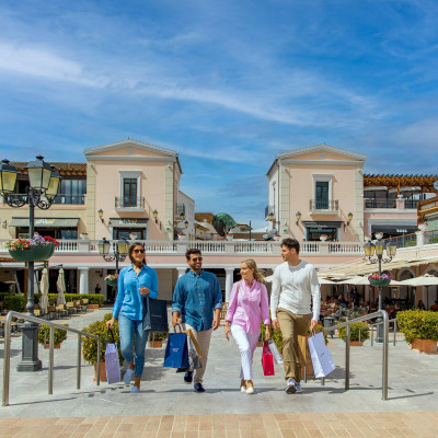 Ανοιξιάτικη βόλτα στο εκπτωτικό χωριό Designer Outlet Athens