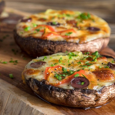 Άκης Πετρετζίκης: Μανιτάρια πίτσα